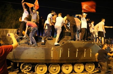 Türkiyədə 3 general azadlığa buraxılıb
