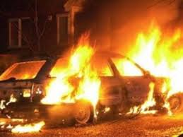 Abşeron rayon Polis İdarəsinin həyətində yanğın olub, iki avtomobil yanıb