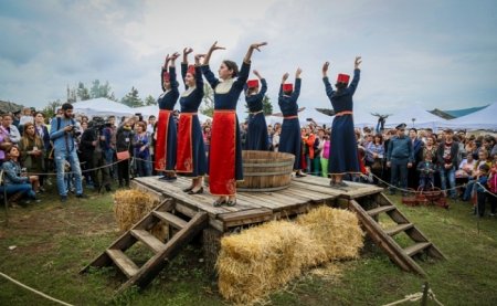 Ermənilər Qarabağda şərab festivalı keçirir - 