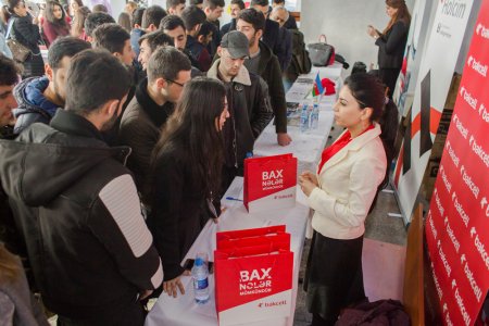 Bakcell karyera qurmaqda tələbələrə dəstək göstərir -