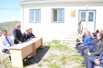 Əhəd Abıyev Prezident Administrasiyasının məsul işçisi ilə birlikdə sakinlərlə görüşdü - 