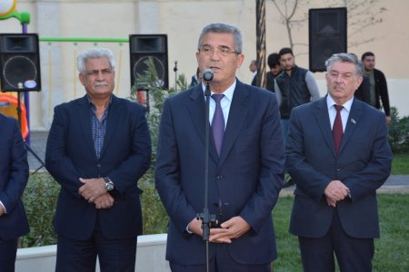 Mikayıl Müşfiqin adını daşıyan park yenidənqurmadan sonra istifadəyə verilib - Mikayıl Müşfiqin adını daşıyan park yenidənqurmadan sonra istifadəyə verilib -