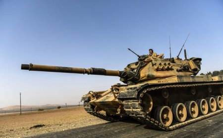 Türkiyə tankları Suriya sərhədinə yığılır -