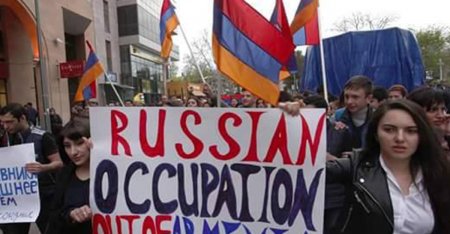 Yerevanda Rusiya səfirliyi qarşısında etiraz aksiyası keçirilir