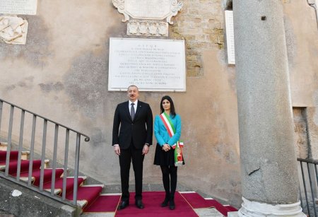 Prezident İlham Əliyev Roma şəhərinin meri ilə görüşüb -