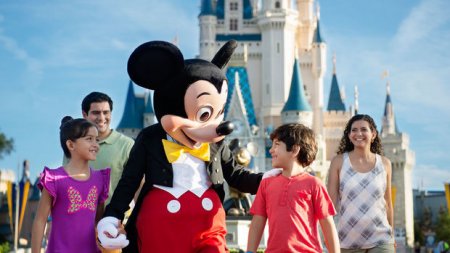 “Walt Disney” 100 mindən çox işçinin maaşını ödəyə bilmir