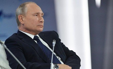 Putin qondarma rejimin liderini parada dəvət etdi