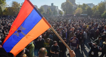 Ermənistanda etirazçılar Paşinyanın istefasını tələb edir, saxlanılanlar var - 