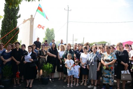 İcra başçısı şəhidin ad günündə abidə kompleksinin açılışında iştirak etdi 