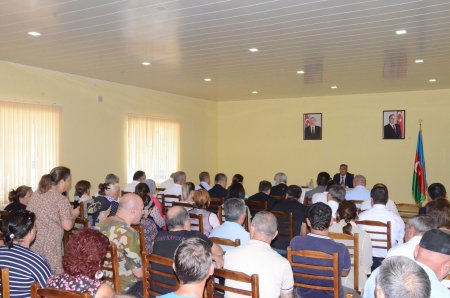 İcra başçısı Lökbatan qəsəbəsində səyyar qəbul keçirib