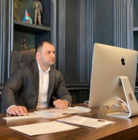 Heydər Əliyevin posterini sökdürən Vüqar Sədiyev - 