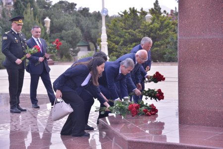 Qaradağ rayonunda Ulu Öndərə həsr edilmiş dəyirmi masa keçirilib 