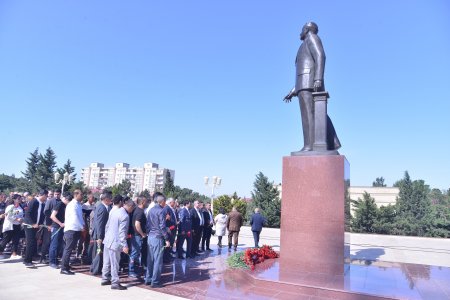 Qaradağda Heydər Əliyev abidəsi önündə anım tədbirləri keçirilib 