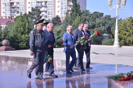 Qaradağda Heydər Əliyev abidəsi önündə anım tədbirləri keçirilib 