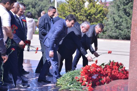 Qaradağda Heydər Əliyev abidəsi önündə anım tədbirləri keçirilib 