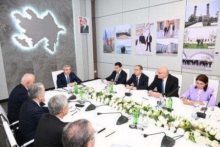 Məmurlar bir araya gəldi - 