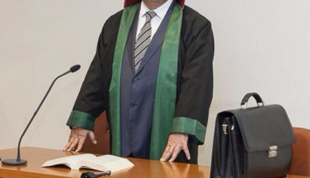 Vəkillik üçün tələb edilən iş stajının müddəti üç ildən bir ilə endirilir