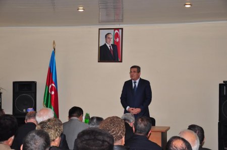 Qaradağ Rayon İcra Hakimiyyətinin başçısı sakinlərlə görüşüb