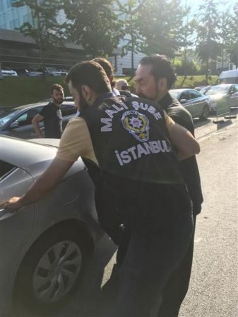 Türkiyədə Adnan Oktar və şəbəkəsinə qarşı polis əməliyyatı başlayıb