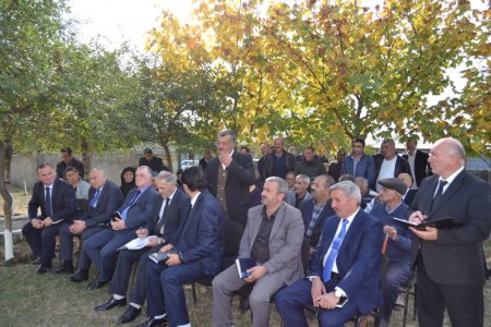 İsmayıllının icra başçısı Uştal kəndində vətəndaşlarla görüşdü - 