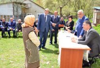Əhəd Abıyev Alunitdağ qəsəbəsində sakinlərlə görüşüb - Əhəd Abıyev Alunitdağ qəsəbəsində sakinlərlə görüşüb -