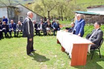 Əhəd Abıyev Alunitdağ qəsəbəsində sakinlərlə görüşüb - Əhəd Abıyev Alunitdağ qəsəbəsində sakinlərlə görüşüb -
