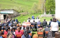 Əhəd Abıyev Alunitdağ qəsəbəsində sakinlərlə görüşüb - Əhəd Abıyev Alunitdağ qəsəbəsində sakinlərlə görüşüb -