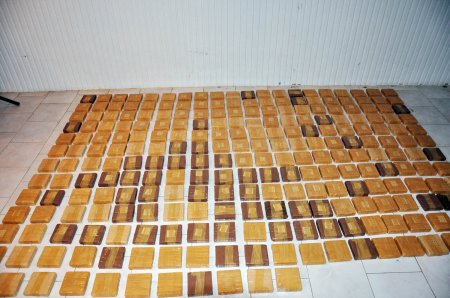 İrandan Azərbaycan ərazisi ilə Avropaya 129 kiloqrama yaxın heroin aparılmasının qarşısı alınıb