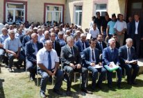 Əhəd Abıyev PA-nın məsul işçisi Arif Novruzovla birgə avqustun 15-də Təzəkənd kəndində sakinlərin növbəti səyyar qəbulunu keçirib Əhəd Abıyev PA-nın məsul işçisi Arif Novruzovla birgə avqustun 15-də Təzəkənd kəndində sakinlərin növbəti səyyar qəbulunu keçirib