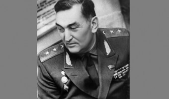 Şəmsəddin Xanbabayev sabiq nazirə abidə hazırlatdı - Şəmsəddin Xanbabayev sabiq nazirə abidə hazırlatdı -