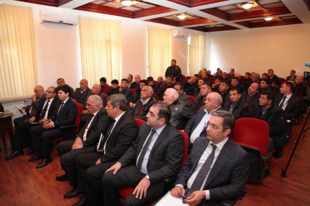 “Azəriqaz”ın baş direktoru istixana sahibləri ilə görüşüb - “Azəriqaz”ın baş direktoru istixana sahibləri ilə görüşüb -