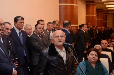 Eldar Əzizov və Süleyman Mikayılov sakinləri ayaq üstə dinlədi - 