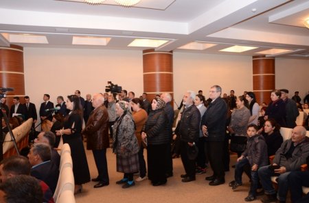 Eldar Əzizov və Süleyman Mikayılov sakinləri ayaq üstə dinlədi - 