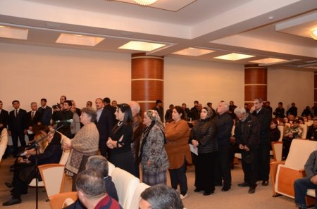 Eldar Əzizov və Süleyman Mikayılov sakinləri ayaq üstə dinlədi - 