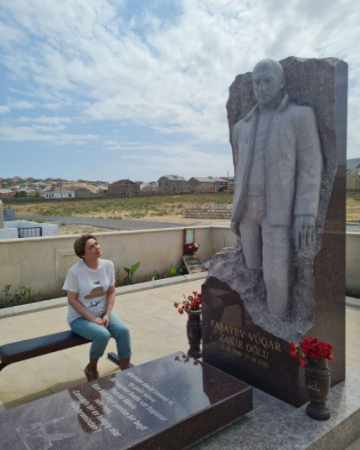 Fədayə Laçın Azərbaycana qayıdan kimi onların məzarını ziyarət etdi - 