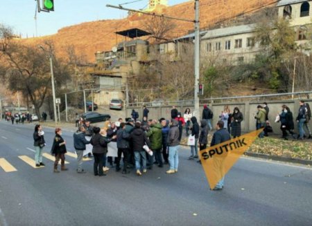 Ermənistan qarışır: İrəvanda kütləvi aksiyalar başladı -