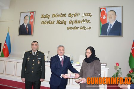 Tərtərdə şahid ailələri və qazilərə orden və medallar təqdim edildi 