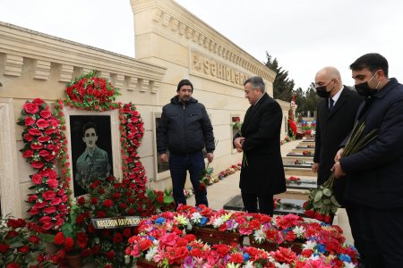 İcra başçısı Abşeron şəhidlərinin məzarlarını ziyarət etdi - 