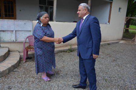 İcra başçısı Şəhid Əlizadə Elşən Faiq oğlunun ailəsi ilə görüşüb