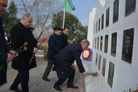 İcra başçısı Dəmirçilər kənd tam orta məktəbində mövcud şəraitlə tanış olub