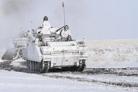 Azərbaycan Ordusunun tankları Türkiyədə keçirilən təlimlərdə manevrlər edib
