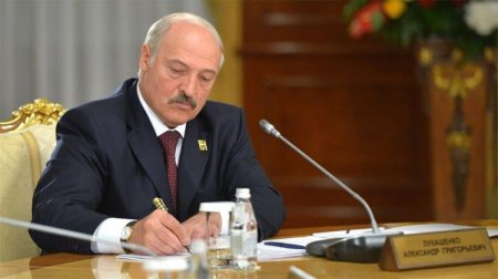 Lukaşenko ehtiyatda olan zabitləri orduya 
