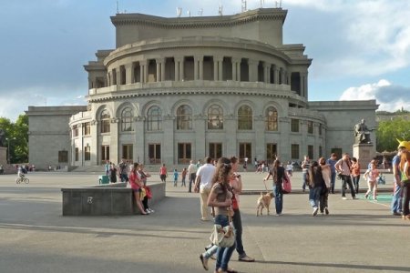 Andreasyan istefa verdi, yerinə Tumanyan təyin olundu