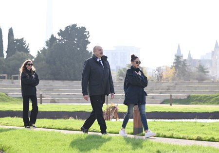 Prezident ailəsi ilə Mərkəzi Nəbatat Bağının açılışında - 