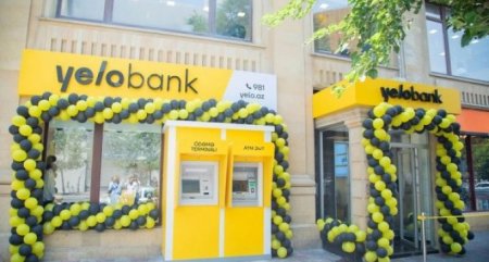 “Yelo Bank”ın filial müdiri müştərinin çənəsini sındırıb -