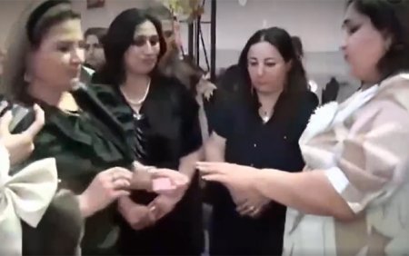 Müəllim valideynlərdən zinət əşyası tələb edib? -