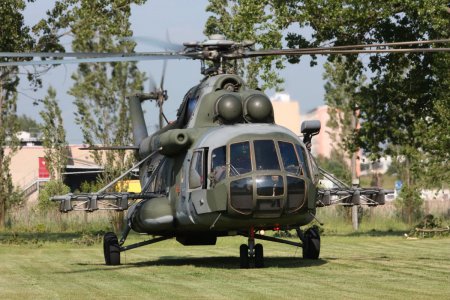 Çexiya Polşaya üç helikopter və 150-yə yaxın hərbçi göndərib