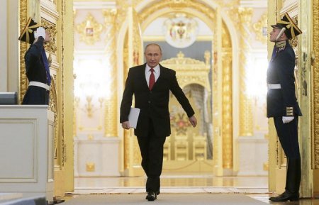 Putinin masasındakı “gizli qovluq”da nələr var? - 